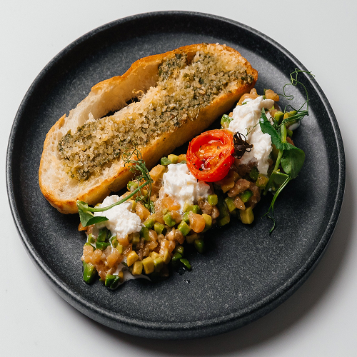 Тартар из семги с авокадо 