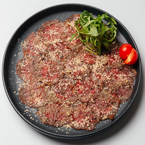 Карпаччо из говядины с виноградной заправкой